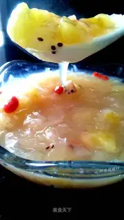 The silver spoon of the monkey