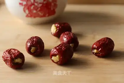 Red-tree snacks
