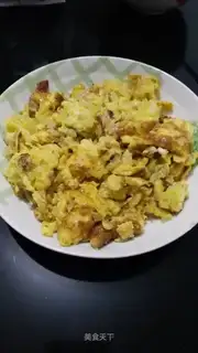 Onion fried eggs