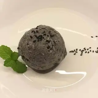 Black sesame ice cream