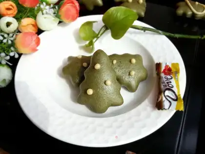 Christmas tree buns