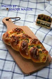 Onion cheese bread