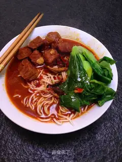 Red beef noodles