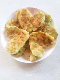 Celery shrimp rollers