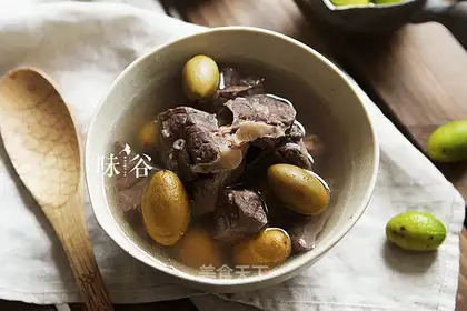 Blue olive pig lung soup