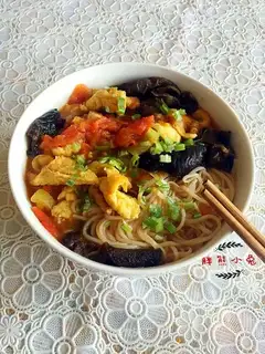 Tomato-mujee egg noodles