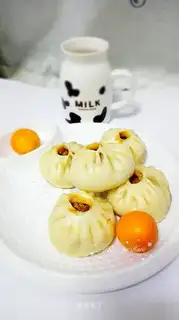 The cabbage shrimp and rice buns
