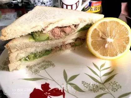 Tuna sandwich