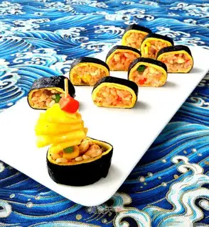 Egg bun sushi roll