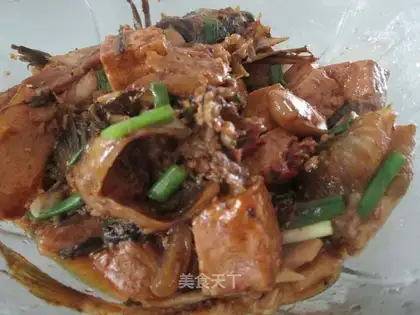 Red burning fish tofu