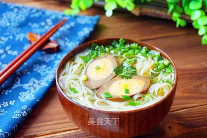Onion pork noodles