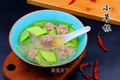 Pumpkin fan meatball soup