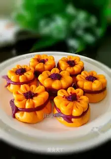 Flower beef bun