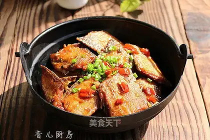 Pyramid dry-pot fish