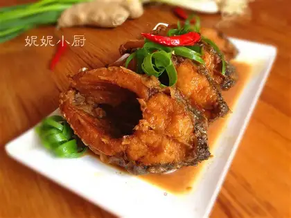 Onion sauce carp