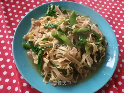 Bacon garlic makes leaves
