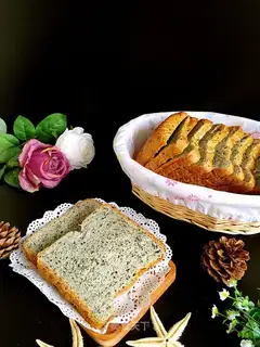 Black sesame and wind toast