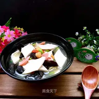 Three soup leaves