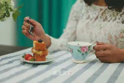 Sweet French strawberry toast