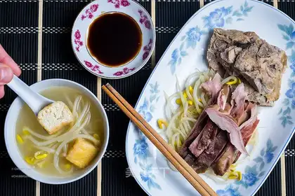 Pepper pig belly sprouts soup