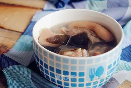 Sea hog hoof soup