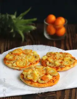 Fruit mini pizza