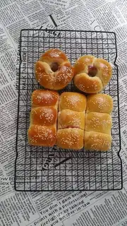 Strawberry jam bread