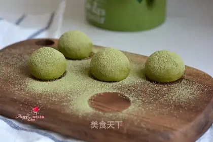 Pour tea and cream balls