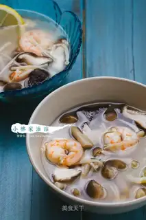 Spice mushroom shrimp soup