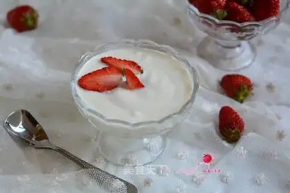 Homemade fruit yogurt