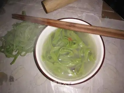 Spinach noodles