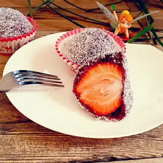 Coconut mercuric strawberries
