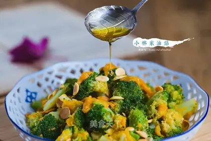 Pumpkin mud and broccoli salad