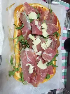 Ham sesame leaf pizza