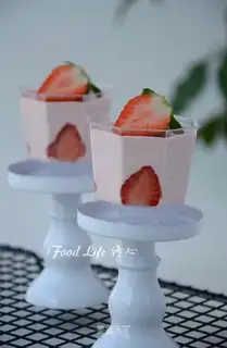 Strawberry Cheesemus