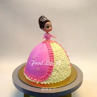 Double-coloured Barbie cake