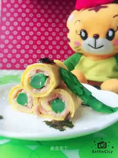 A tuna egg roll