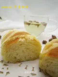 Olive-shaped souffle bread