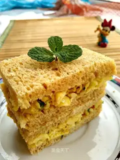 Onion eggs, whole wheat sandwich