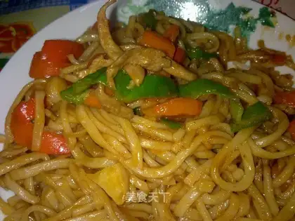 Fried noodles with fish flavor