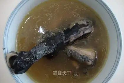 American ginseng and black chicken soup