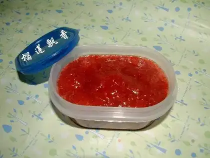 Strawberry jam is extremely simple