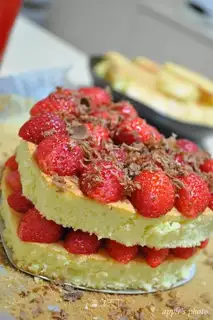 Cream strawberry cake