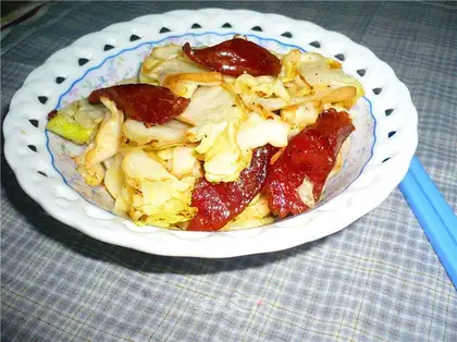stir-fried sausage with cabbage and cabbage