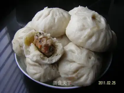 Small meat buns with mushroom
