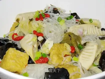 Hot and sour vermicelli Chinese cabbage