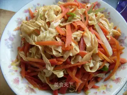 Cold salad with dried bean skin and carrot
