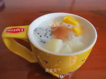 Milk and fruit sago dew