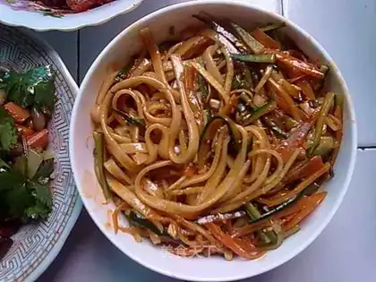 Cold noodles with red oil