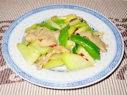 Stir fried pork slices with chayot